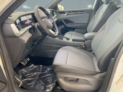 New 2026 Volkswagen Tiguan SE R-Line image 5