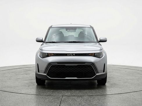 Used 2025 Kia Soul LX w/ LX Technology Package FWD image 2