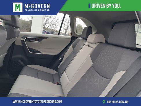 Used 2021 Toyota RAV4 XLE w/ Convenience Package image 20