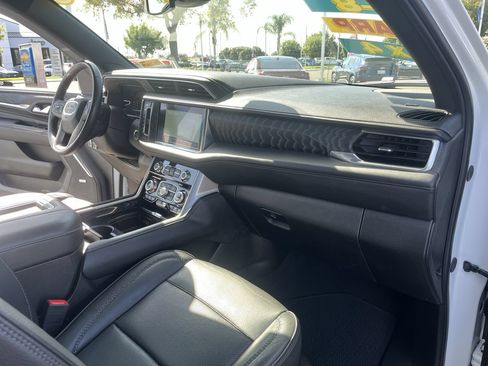Used 2024 GMC Yukon Denali AWD/4WD image 28