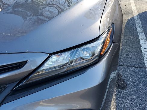 Used 2024 Toyota Camry SE image 4