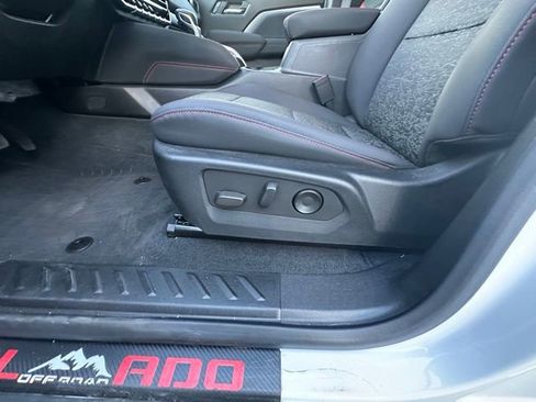 Used 2024 Chevrolet Colorado Z71 w/ Z71 Convenience Package 2 AWD/4WD image 13