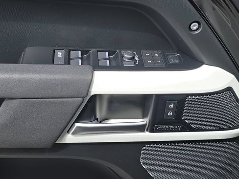 Used 2022 Land Rover Defender 110 SE AWD/4WD image 29