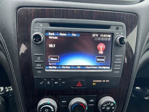 Used 2017 Chevrolet Traverse LT image 16