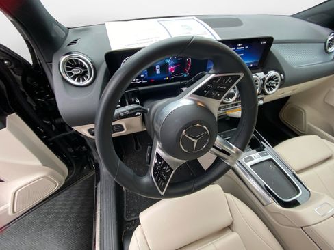 Used 2025 Mercedes-Benz GLA 250 4MATIC image 10