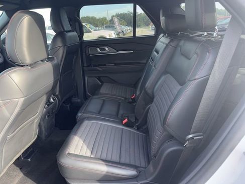 Used 2025 Ford Explorer ST-Line image 10