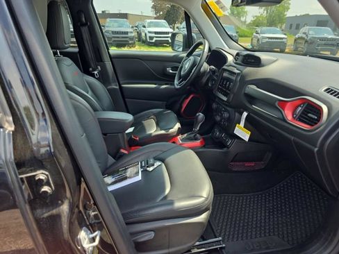 Used 2022 Jeep Renegade Trailhawk AWD/4WD image 19