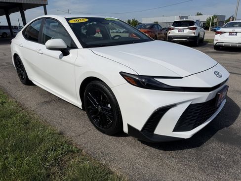Used 2025 Toyota Camry SE AWD/4WD image 6