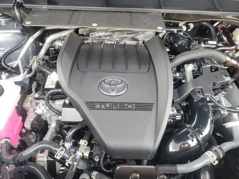 Used 2024 Toyota Highlander Platinum FWD image 10
