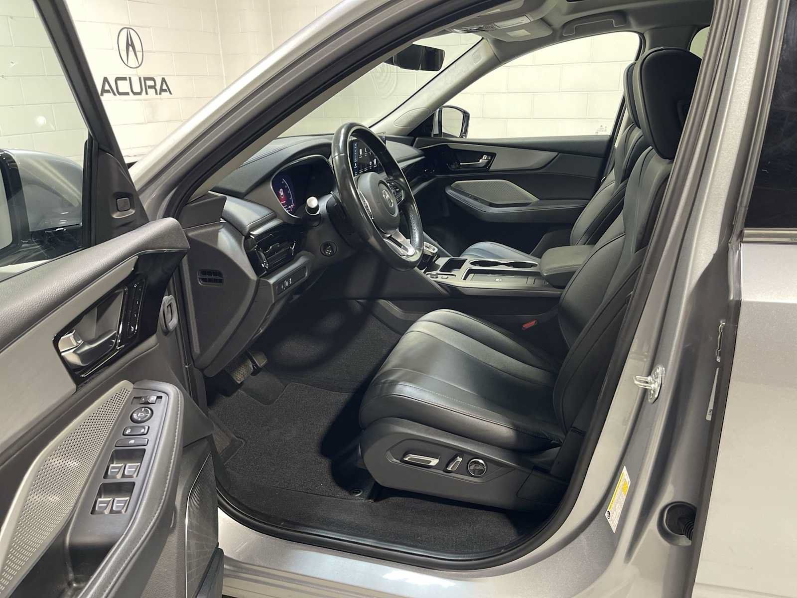 Used 2025 Acura MDX SH-AWD image 2