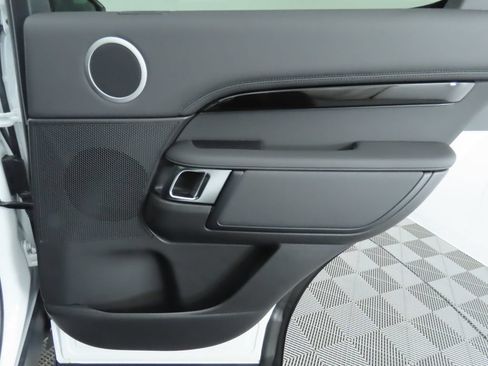 Used 2025 Land Rover Discovery S AWD/4WD image 28