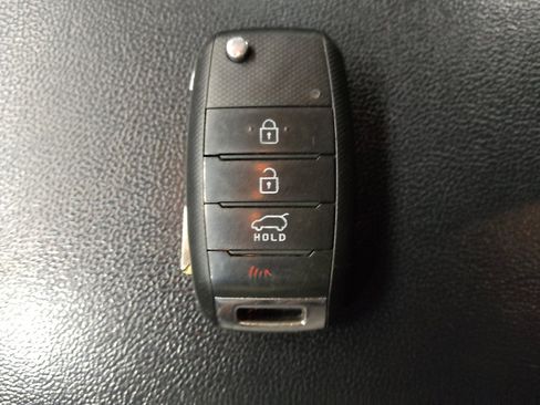 Used 2017 Kia Sorento L FWD image 32
