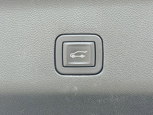 Used 2025 Chevrolet Suburban Z71 AWD/4WD image 11