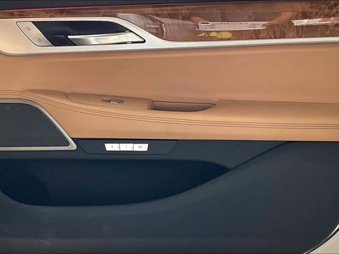 Used 2018 BMW 740i image 23