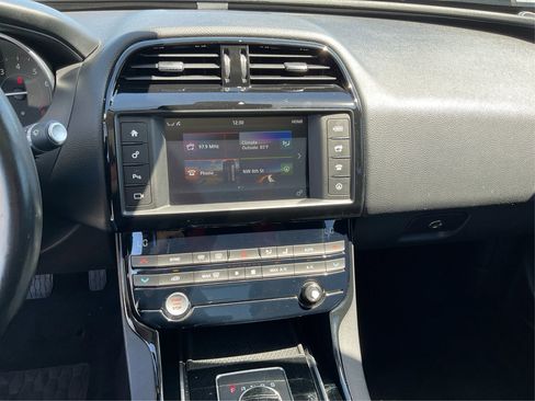 Used 2017 Jaguar XE Premium RWD image 14