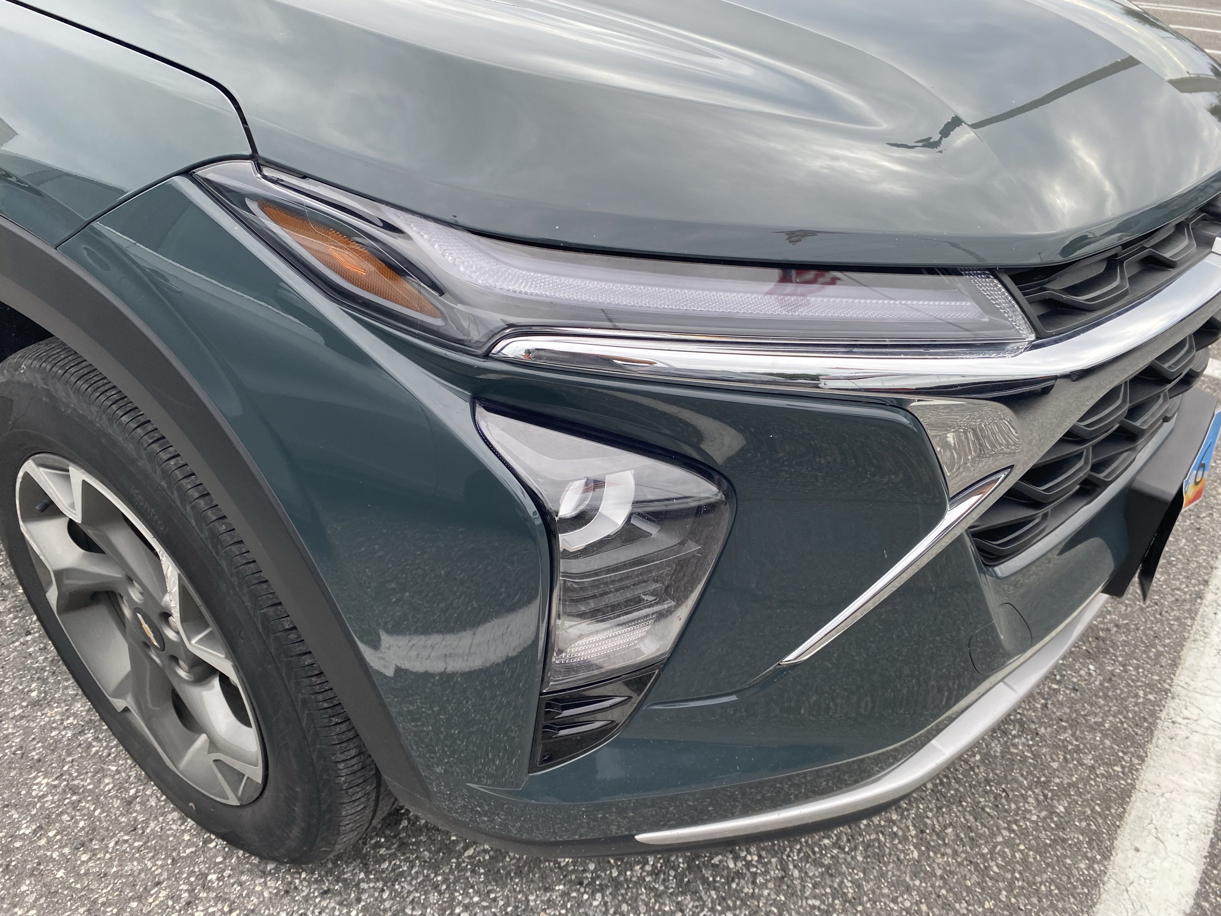 Used 2025 Chevrolet Trax LT FWD image 6