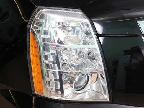 Used 2007 Cadillac Escalade AWD w/ Information Package image 11