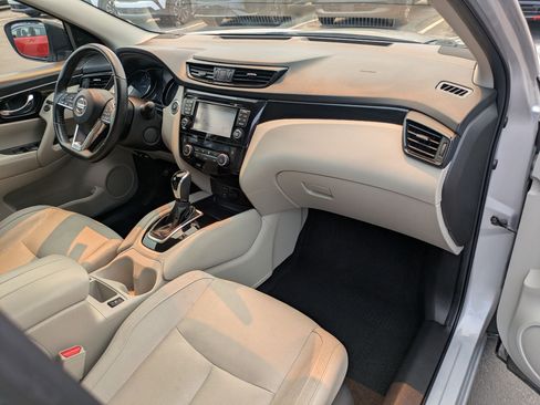 Used 2018 Nissan Rogue Sport SL AWD/4WD image 34