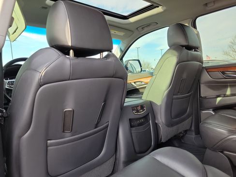 Used 2019 Cadillac Escalade ESV Luxury image 12