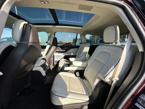 Used 2023 Lincoln Aviator Black Label w/ Jet Package image 16