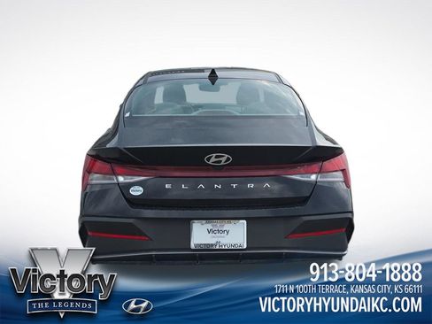 Used 2024 Hyundai Elantra SEL FWD image 4