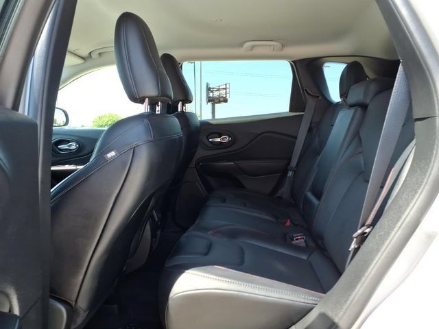 Used 2022 Jeep Cherokee Trailhawk w/ Premium Leather Package AWD/4WD image 12