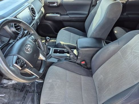 Used 2022 Toyota Tacoma TRD Off-Road AWD/4WD image 24