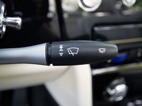 Used 2016 Rolls-Royce Phantom Drophead Coupe image 46