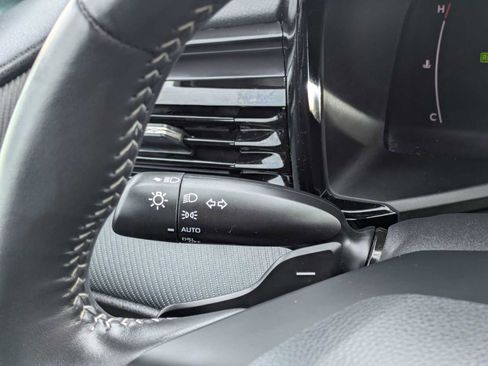 Used 2025 Toyota Camry SE image 27