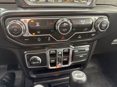 Used 2022 Jeep Wrangler Unlimited Sahara image 16