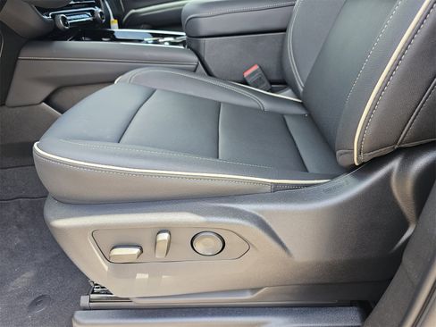 New 2025 Chevrolet Suburban Premier w/ Sun And Tow Package image 15