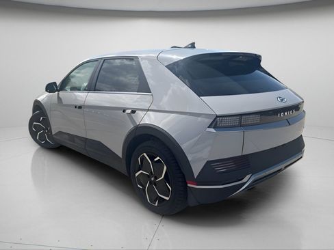 Used 2024 Hyundai Ioniq 5 SEL AWD/4WD image 10
