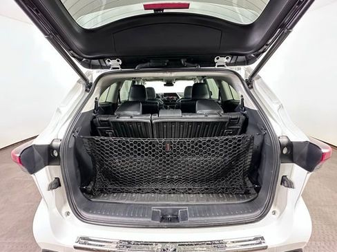 Used 2023 Toyota Highlander Platinum image 14