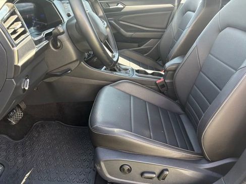 Used 2023 Volkswagen Jetta SE FWD image 10