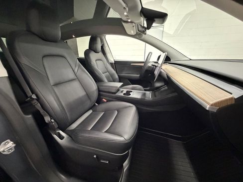 Used 2023 Tesla Model Y Long Range image 18
