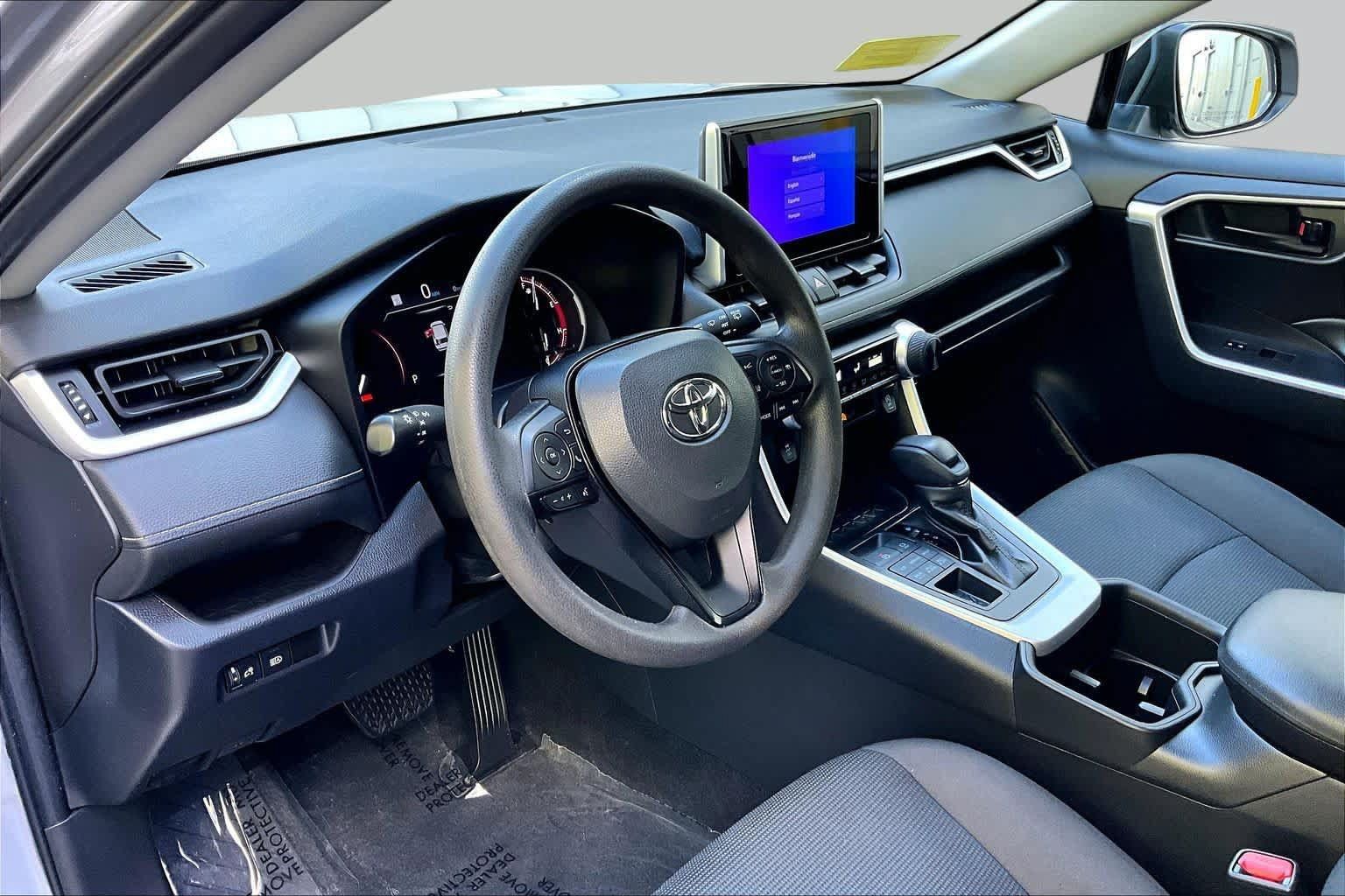 Used 2023 Toyota RAV4 LE AWD/4WD image 17