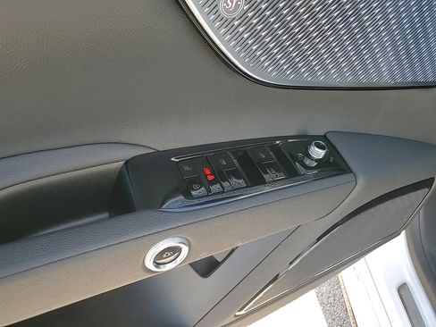 Certified 2023 Maserati Grecale Modena image 9