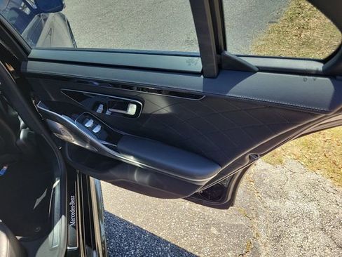 Used 2022 Mercedes-Benz S 580 4MATIC Sedan w/ AMG Line Package image 30