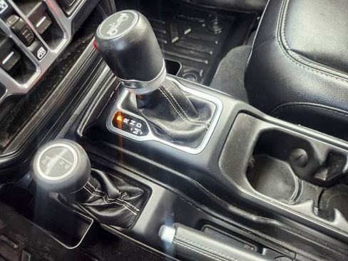 Used 2018 Jeep Wrangler Unlimited Sahara AWD/4WD image 19