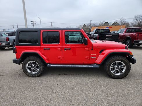 Used 2018 Jeep Wrangler Unlimited Sahara image 9