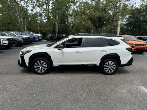 Used 2024 Subaru Outback Premium AWD/4WD image 2