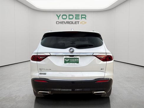 Used 2022 Buick Enclave Essence w/ Sport Touring Edition image 8