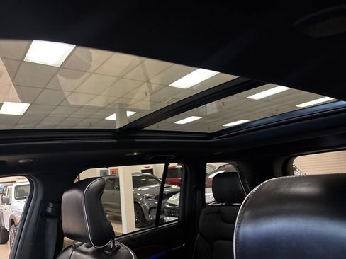 Used 2022 Jeep Grand Cherokee Summit w/ Adv Protech Group IV AWD/4WD image 19