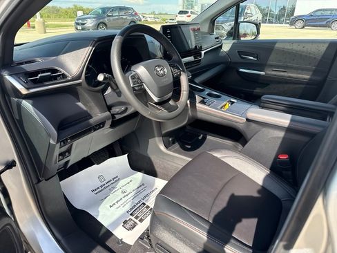 Certified 2024 Toyota Sienna XSE AWD/4WD image 8