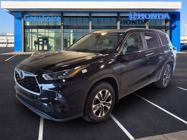 Used 2024 Toyota Highlander XLE AWD/4WD image 4