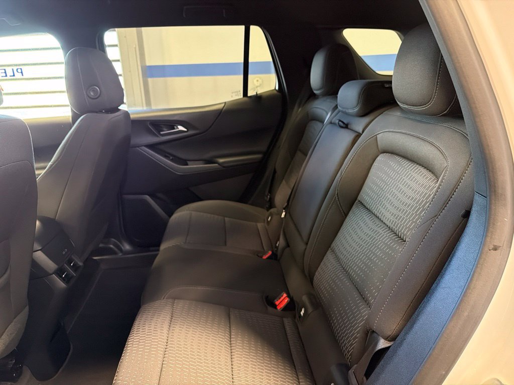 Used 2026 Chevrolet Equinox LT AWD/4WD image 23
