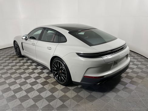 Used 2025 Porsche Panamera image 3