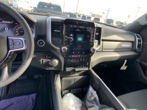 New 2026 RAM 1500 4x4 Crew Cab image 17