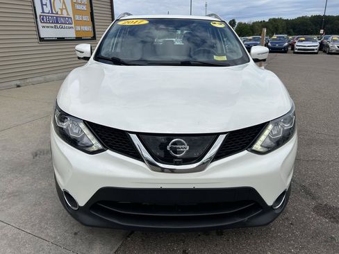 Used 2017 Nissan Rogue Sport SL w/ SL Premium Package AWD/4WD image 2
