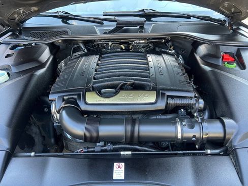 Used 2016 Porsche Cayenne AWD/4WD image 8
